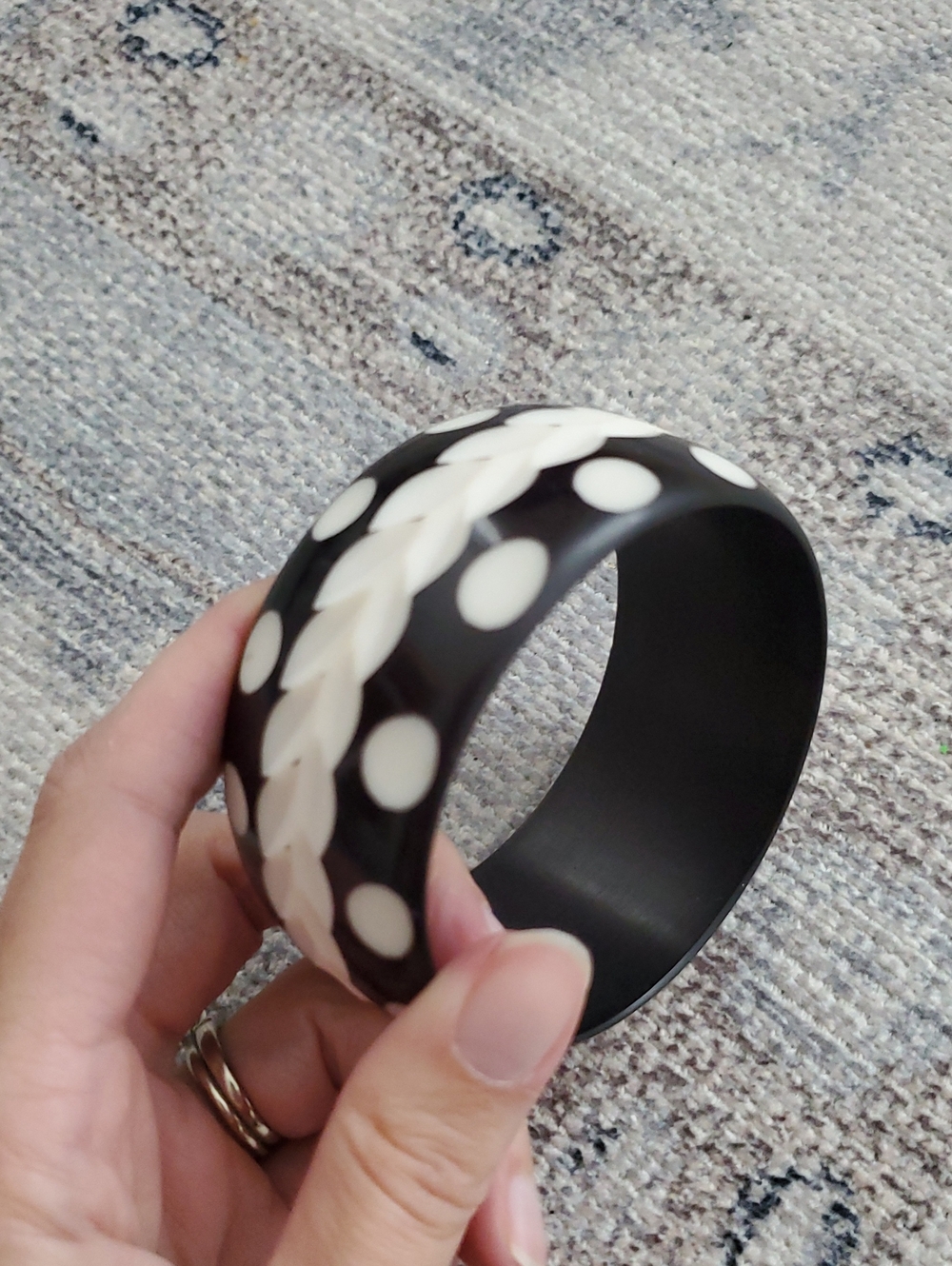 Black and White Etched Polka Dot Chunky Bangle Bracelet - Picture 4 of 6